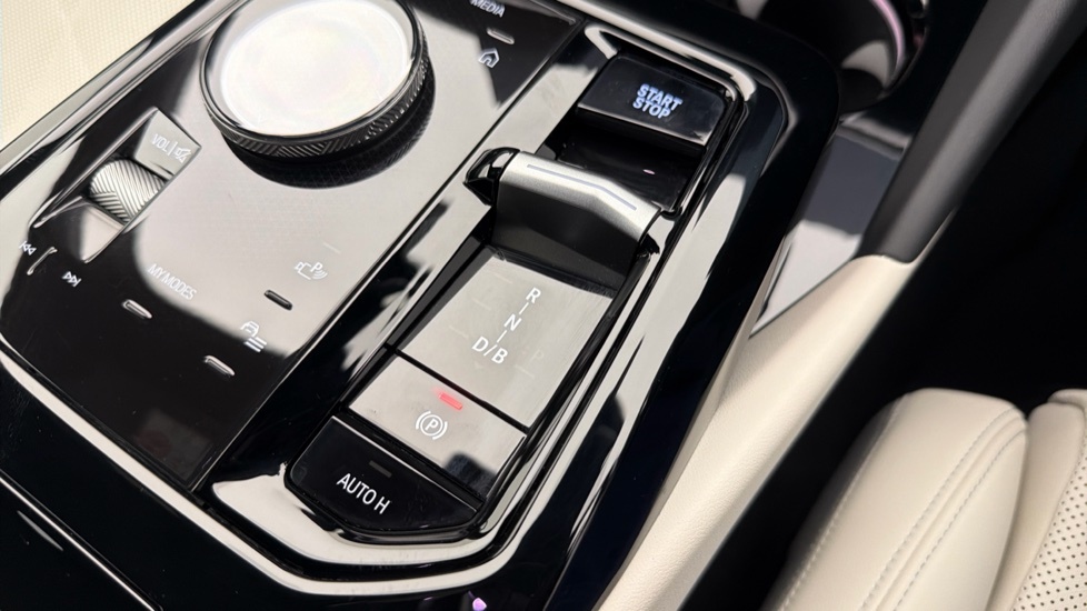 BMW i5 442Kw M60 Xdrive 84Kwh Grey #19