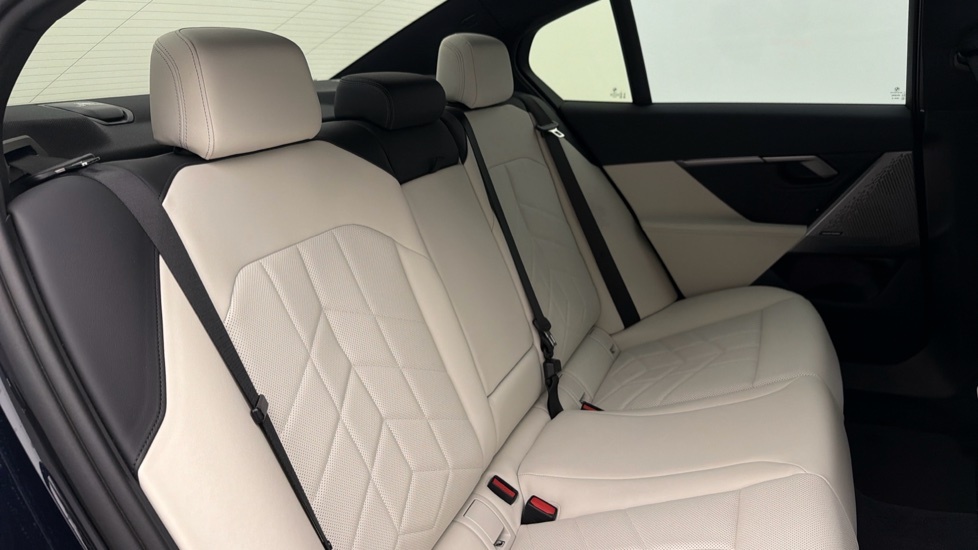 BMW i5 442Kw M60 Xdrive 84Kwh Grey #12