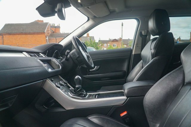 Land Rover Range Rover Evoque 2017 Se Tech Suv 4Wd Euro 6 Ss AE66ESV White #2