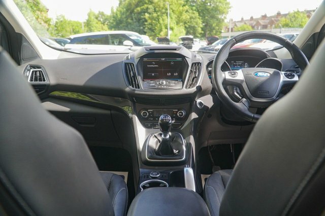 Ford Kuga 2016 2.0 Tdci Titanium Suv 2Wd E Red #4
