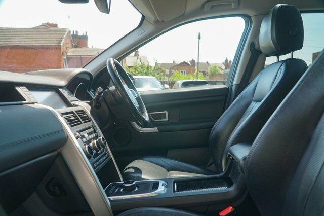 Land Rover Discovery Sport 2016 2.0 Td4 Hse Black Suv 4Wd Eur Black #2