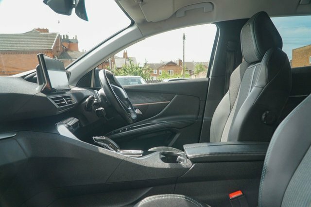Peugeot 3008 2021 1.6 13.2Kwh Allure Suv Plug-in Hyb Black #2