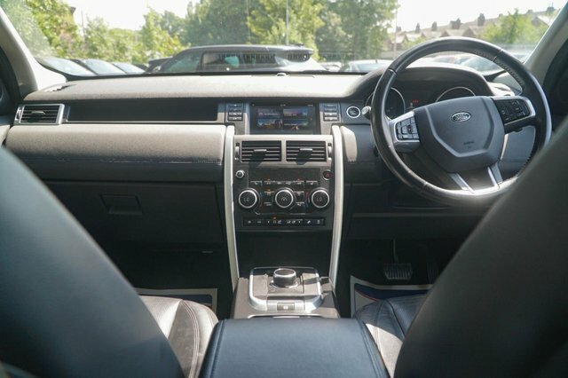 Land Rover Discovery Sport 2017 2.0 Td4 Hse Black Suv 4Wd Eur Black #2