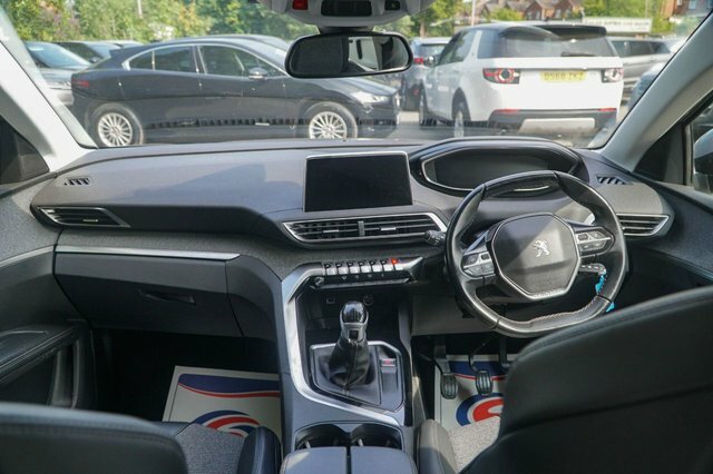 Peugeot 5008 2019 1.2 Puretech Allure Suv Eur Grey #4