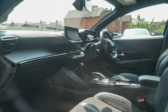 Peugeot e-208 Gt Black #16