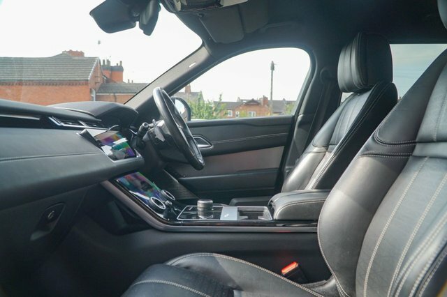 Land Rover Range Rover Velar 2018 2.0 D180 R-dynamic Hse Suv 4W Black #2