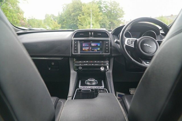 Jaguar F-Pace 2017 2.0 D180 R-sport Suv Awd Euro Grey #4