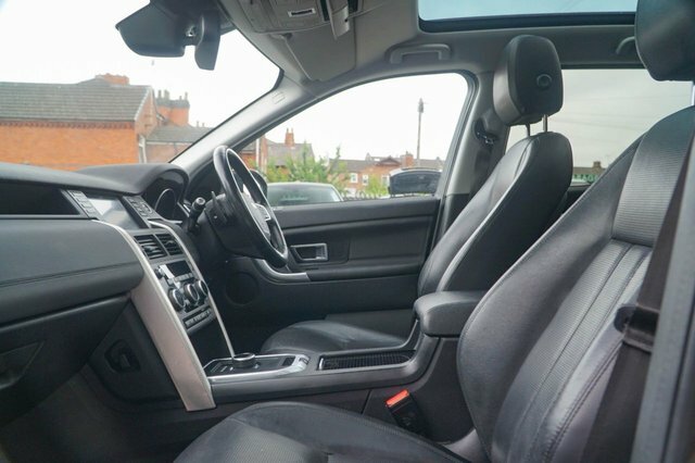 Land Rover Discovery Sport 2017 2.0 Td4 Hse Black Suv 4Wd Eur Black #2