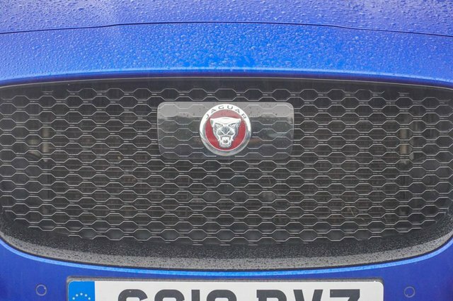 Jaguar F-Pace 2.0 I4 180Ps R-sport Awd White #13
