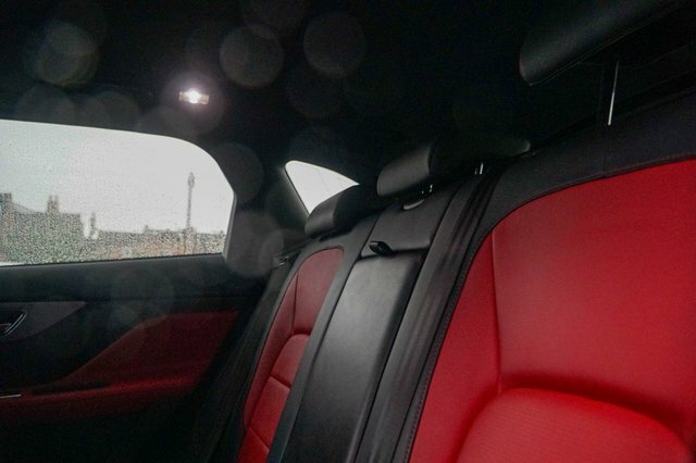Jaguar F-Pace 2.0 I4 180Ps R-sport Awd White #30