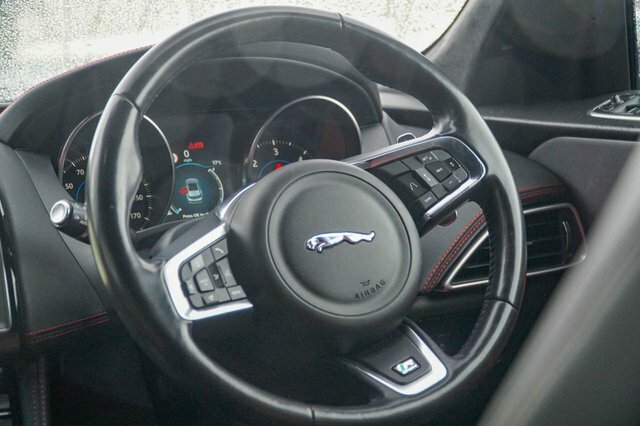 Jaguar F-Pace 2.0 I4 180Ps R-sport Awd White #34