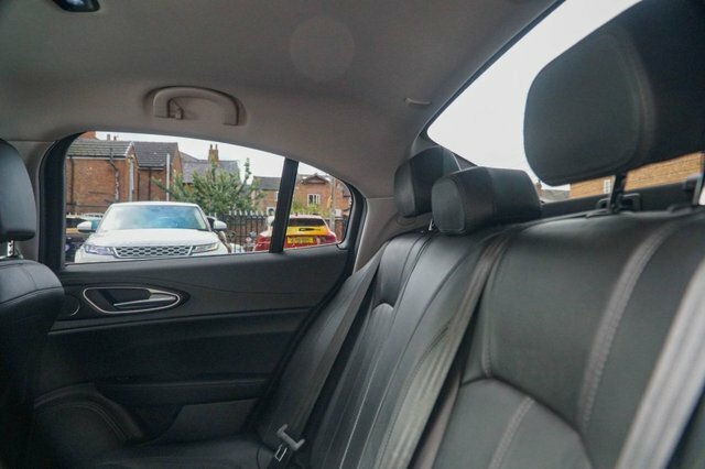 Alfa Romeo Giulia 2.0T Veloce Euro 6 Ss Black #25