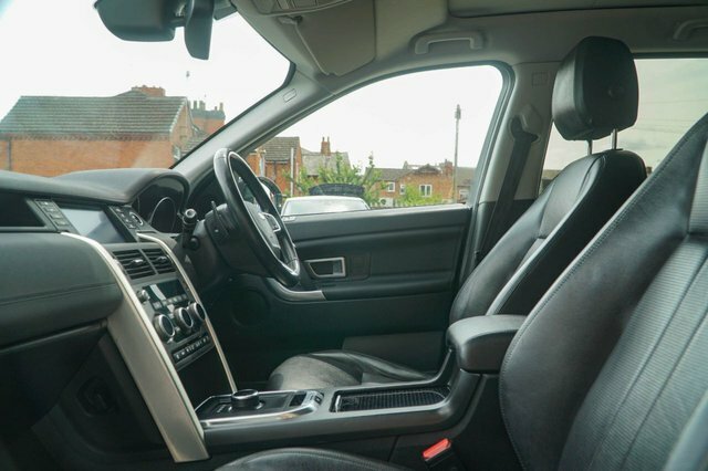 Land Rover Discovery Sport 2018 2.0 Td4 Hse Black Suv 4Wd Eur Black #2