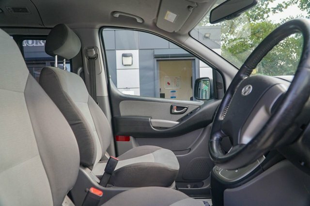 Hyundai I800 2012 2.5 Crdi Style Mpv Euro 5 17 Black #2