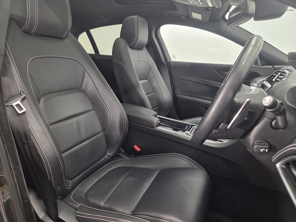 Jaguar XE 2.0I Gpf R-sport Saloon Euro 6 S Grey