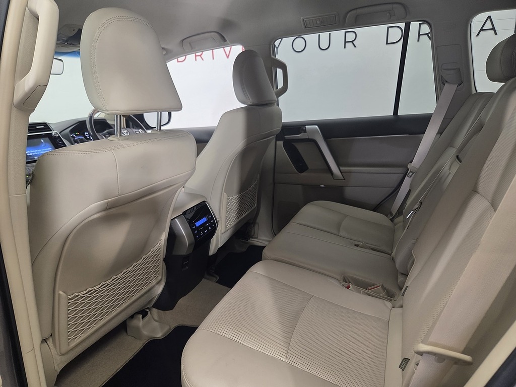 Toyota Land Cruiser 2.8 D-4d 177Ps Icon 5Dr7 Seater Black #17