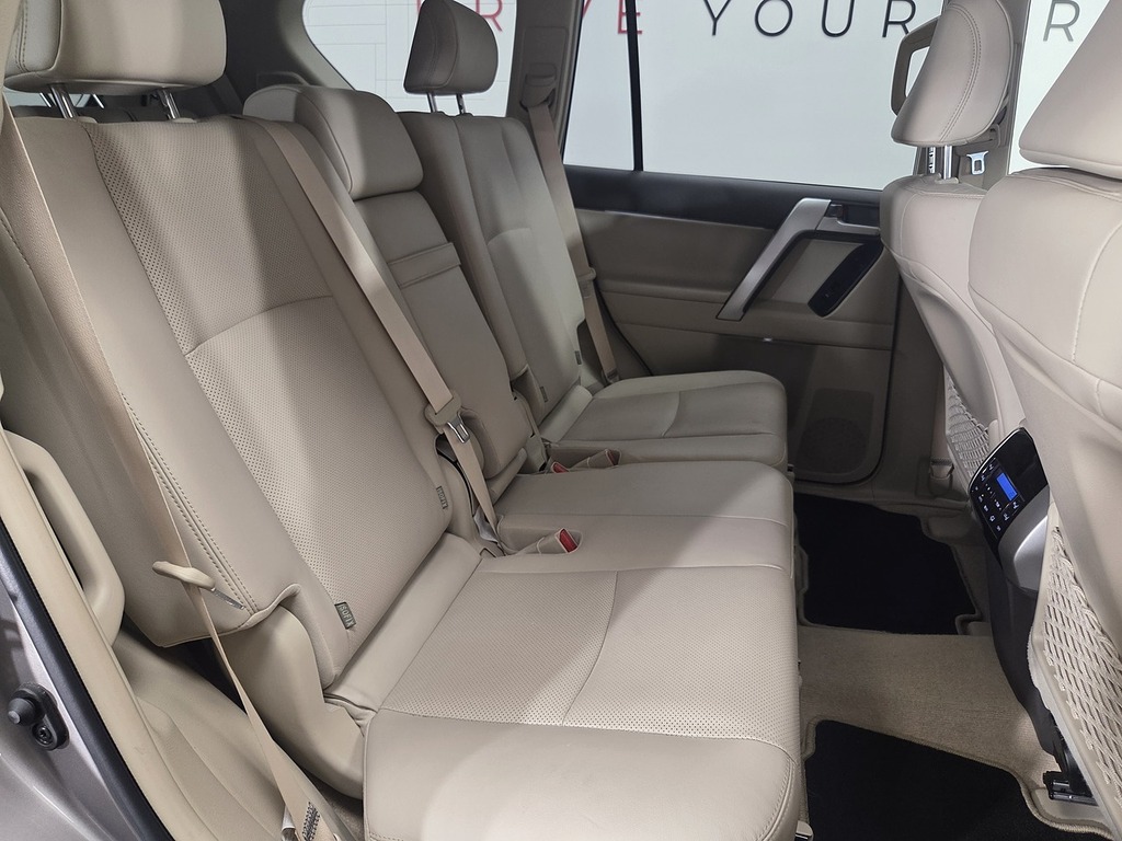 Toyota Land Cruiser 2.8 D-4d 177Ps Icon 5Dr7 Seater Black #12