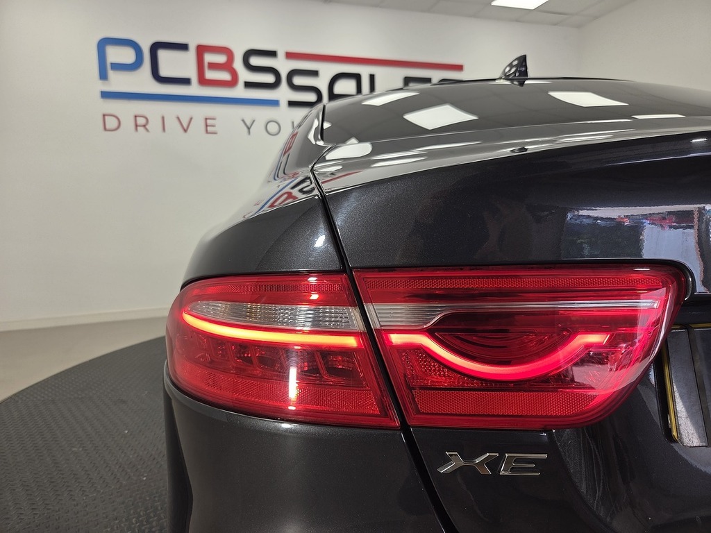 Jaguar XE Jaguar Xe 2.0D R-sport Saloon Euro Black #39