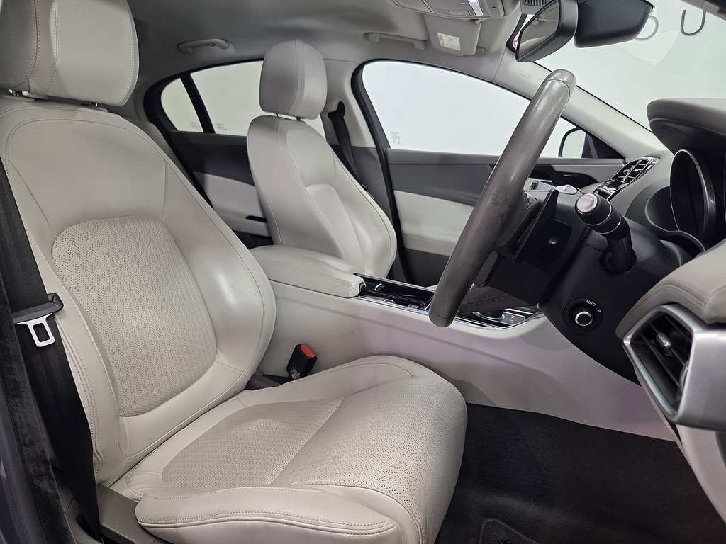 Jaguar XE 2.0D Portfolio Saloon Awd Euro 6 Grey #2