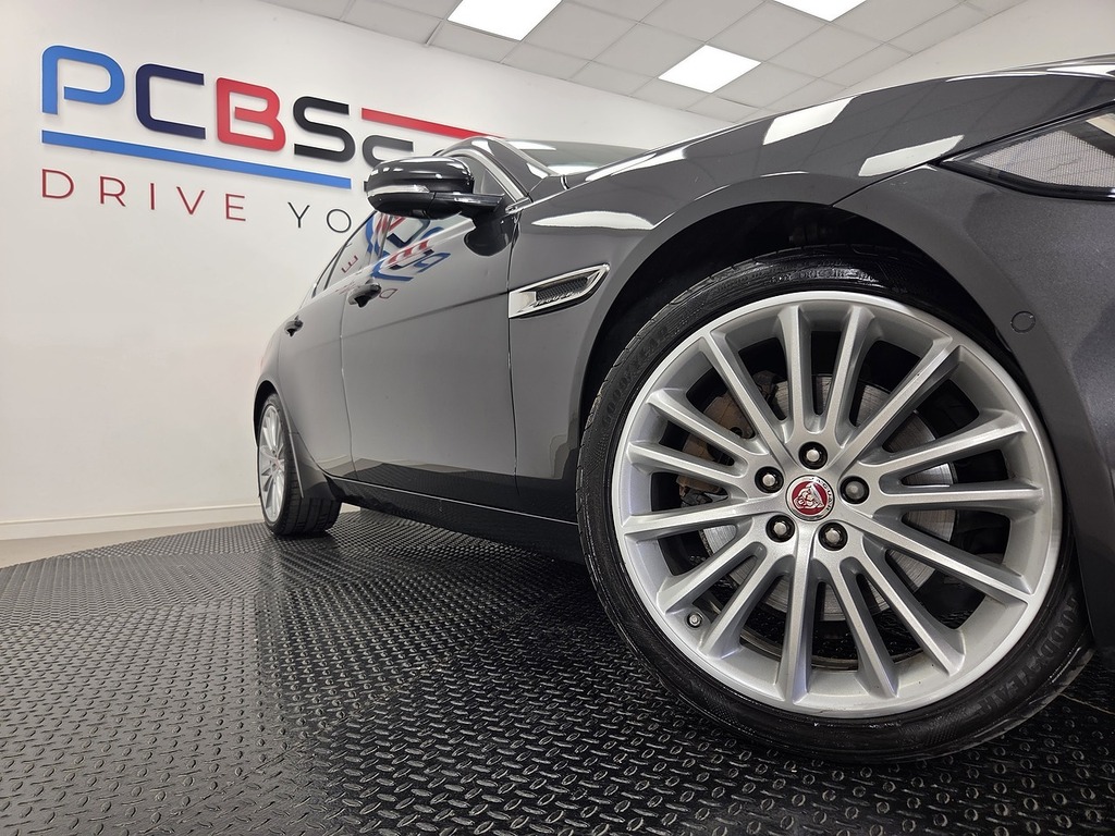 Jaguar XE Jaguar Xe 2.0D R-sport Saloon Euro Black #42