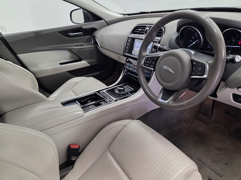 Jaguar XE 2.0D Portfolio Saloon Awd Euro 6 Grey #5