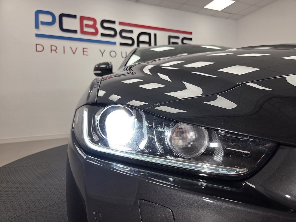 Jaguar XE Jaguar Xe 2.0D R-sport Saloon Euro Black #36