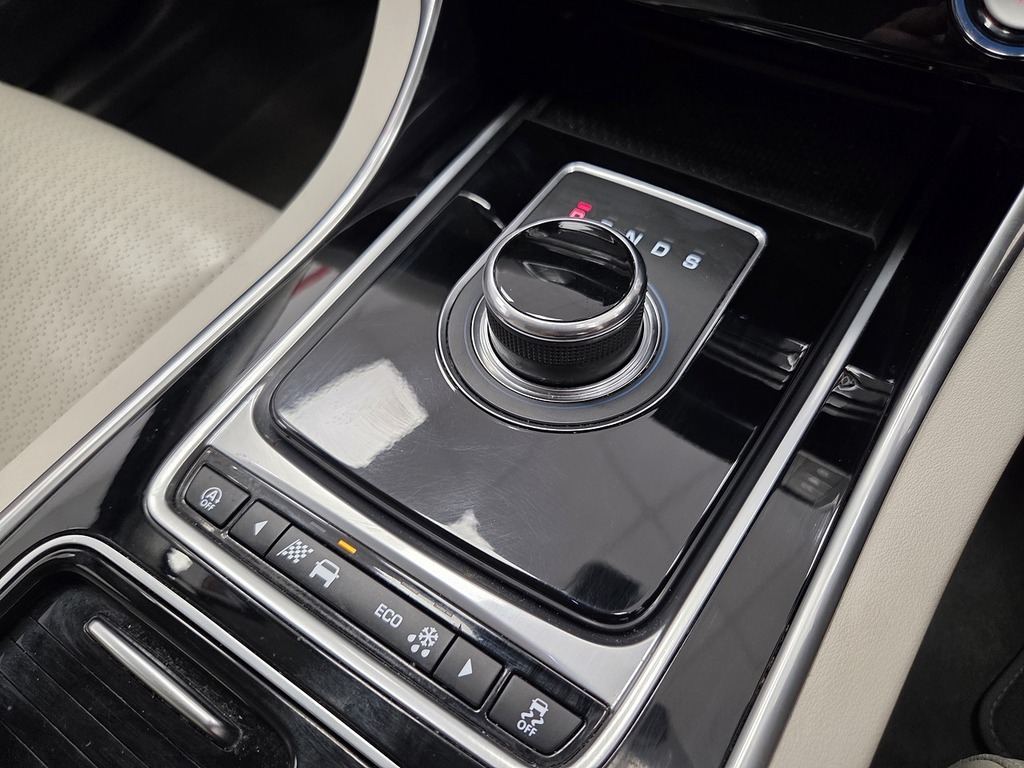 Jaguar XE Jaguar Xe 2.0D R-sport Saloon Euro Black #29