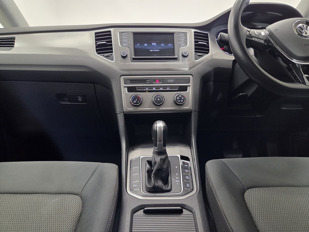 Volkswagen Golf SV 1.6L Se Black #24