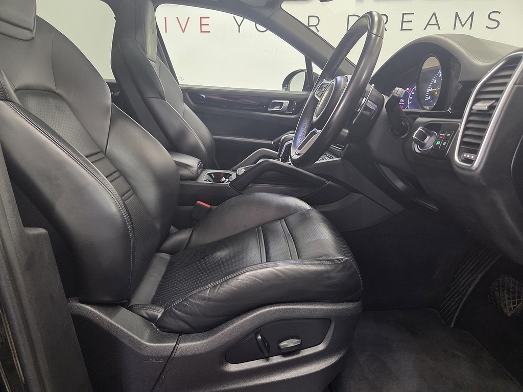 Porsche Cayenne 3.0 V6 E-hybrid 17.9Kwh Platinum Edition Suv P Black #4