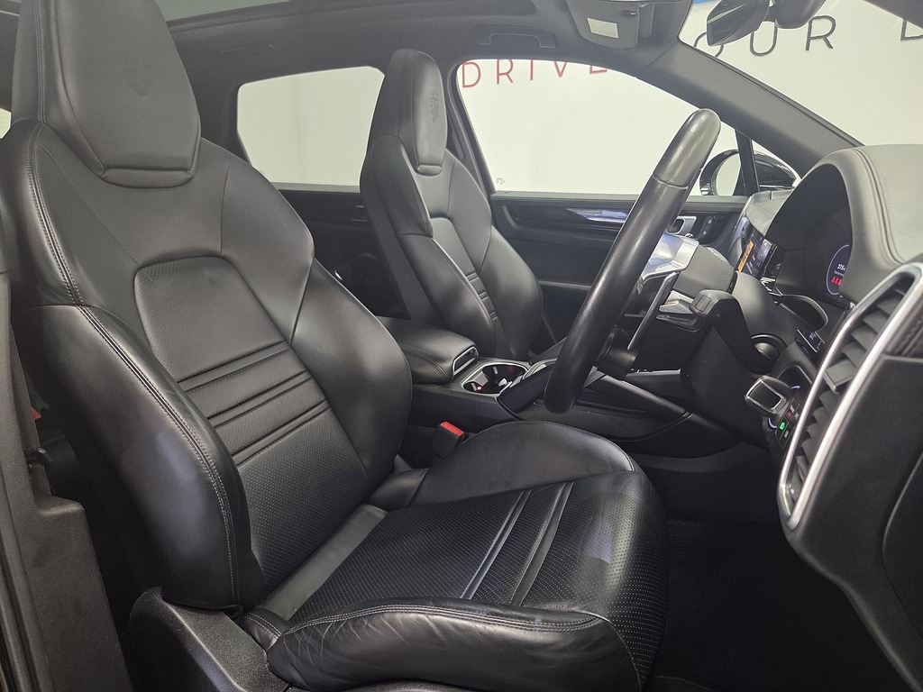 Porsche Cayenne 3.0 V6 E-hybrid 17.9Kwh Platinum Edition Suv P Black #2