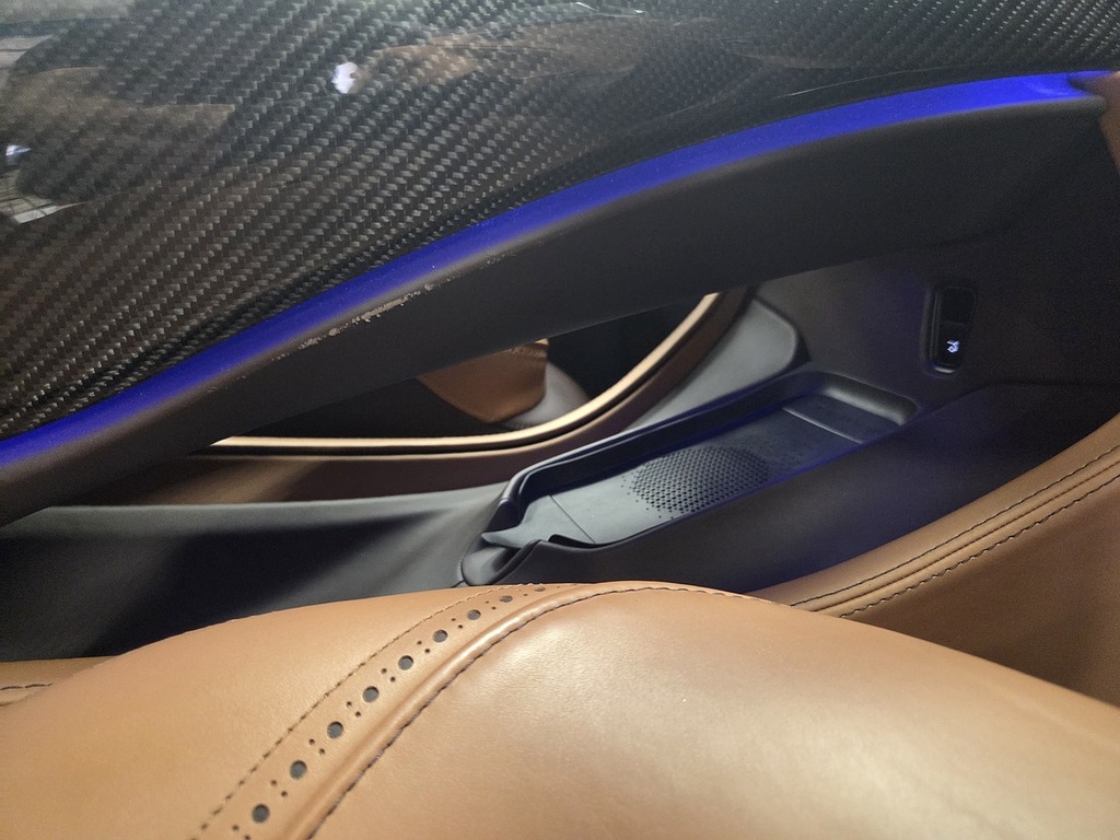Aston Martin DBX V8 550 Touchtronic Grey #31