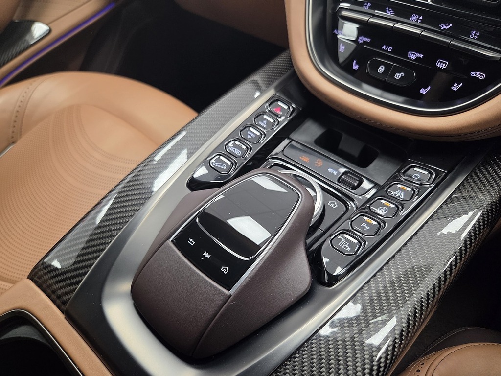 Aston Martin DBX V8 550 Touchtronic Grey #33
