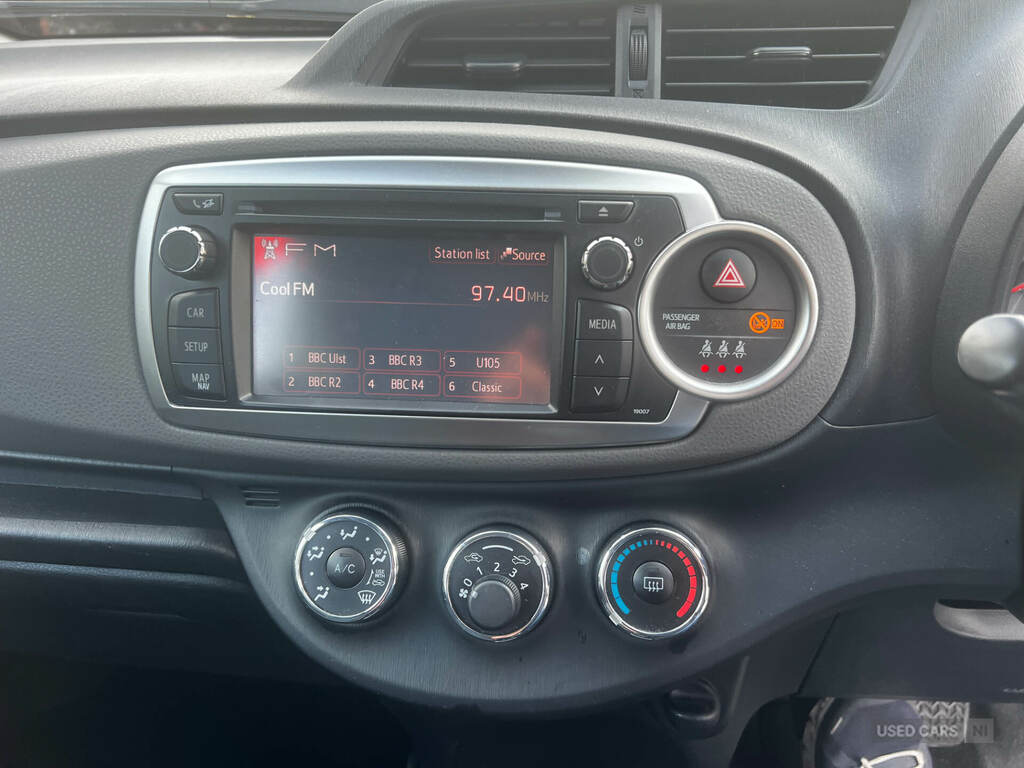 Toyota Yaris 1.33 Vvt-i Tr Silver #3