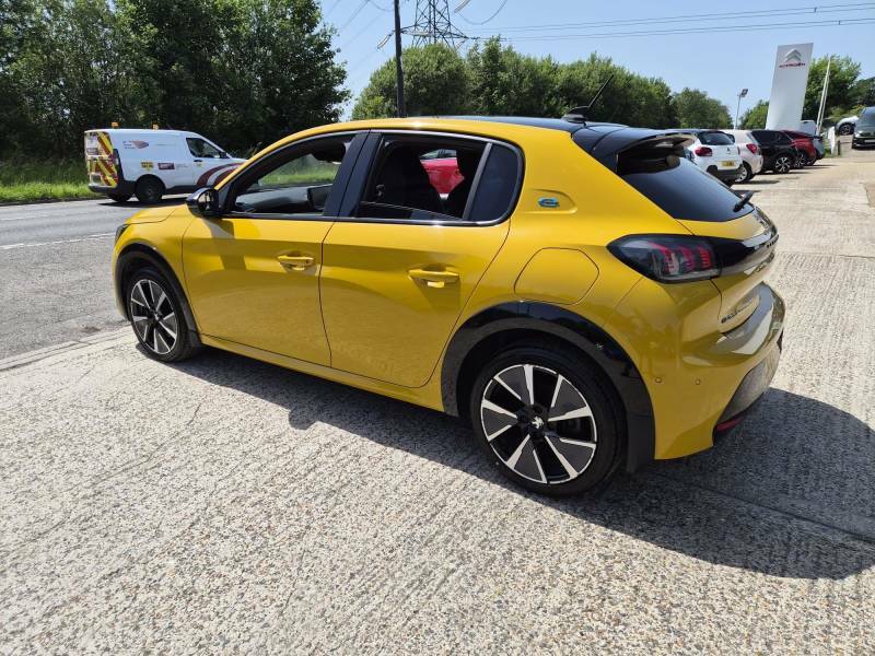 Peugeot e-208 50Kwh Gt Premium - 2022 22 Yellow #4