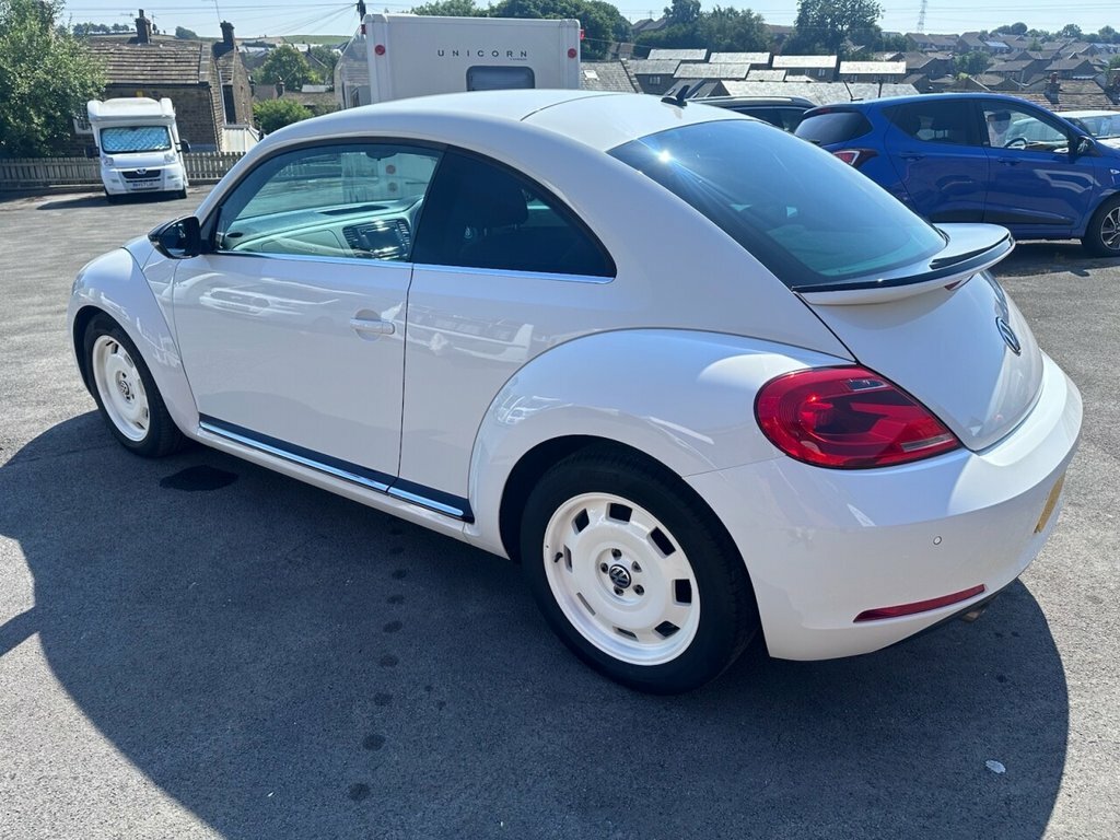 Volkswagen Beetle 2L Sport White #3