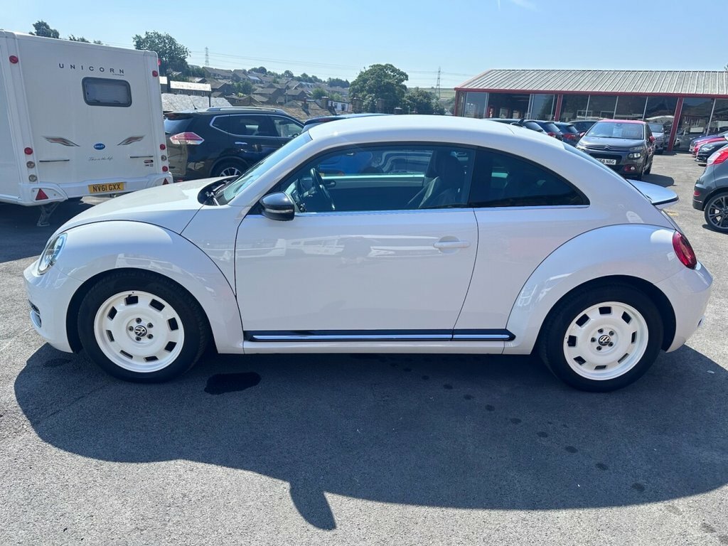 Volkswagen Beetle 2L Sport White #2