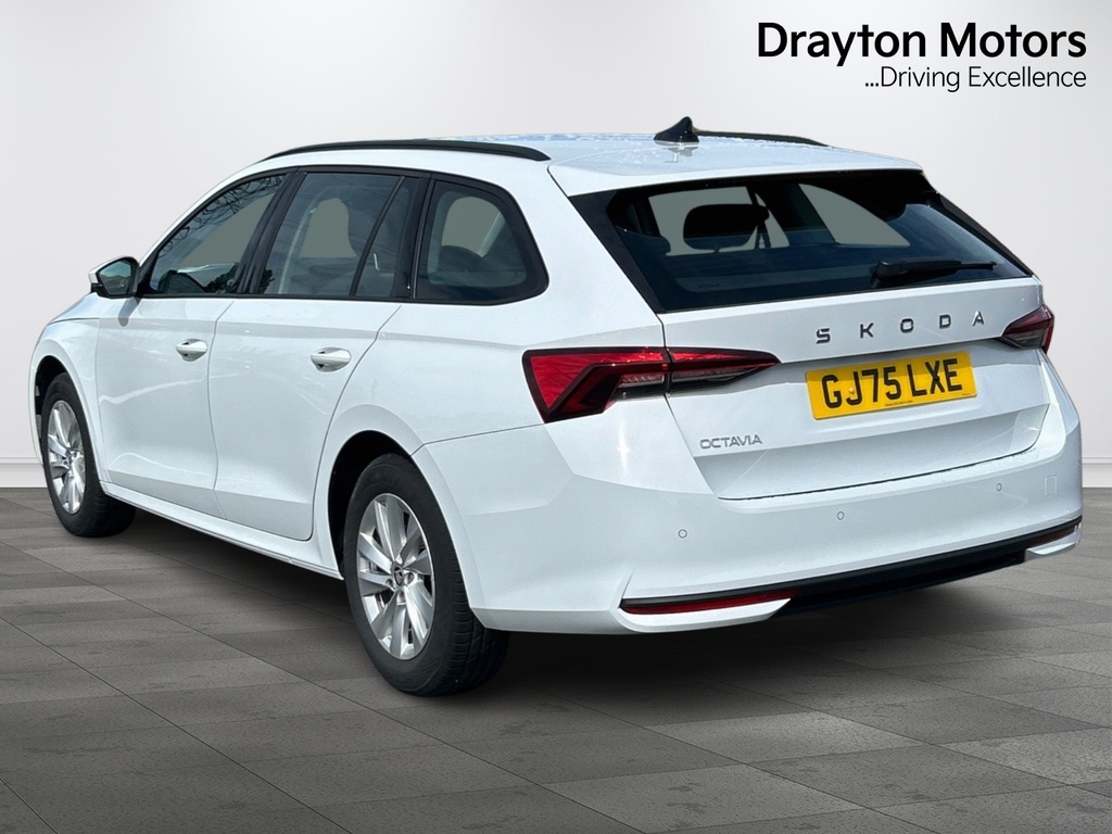 Skoda Octavia 1.5 Tsi Act Se Technology Estate GJ75LXE White #6
