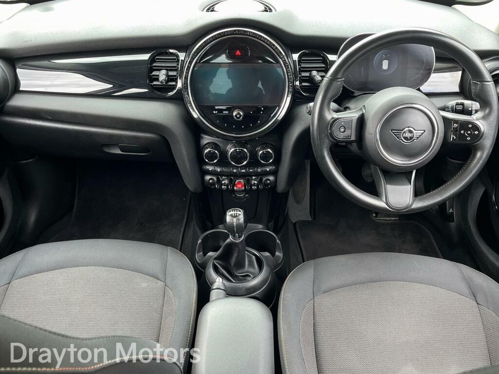 Mini Hatch 1.5 Cooper Classic Hatchback Eur FY21VKF Silver #2