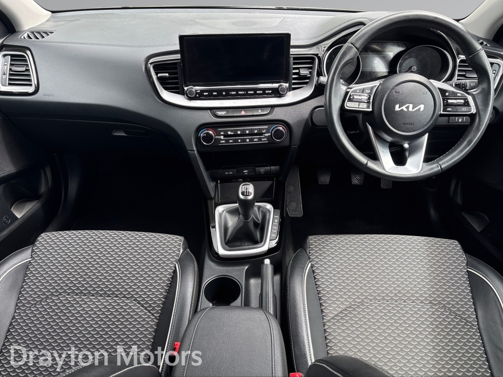 Kia Ceed 1.5 T-gdi 3 Hatchback Euro 6 S LD23VLA Grey #2