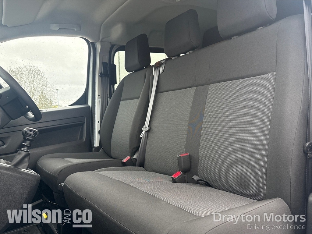Vauxhall Vivaro XL Vivaro 2.2 Turbo D 150 Pro H1 Van White #31