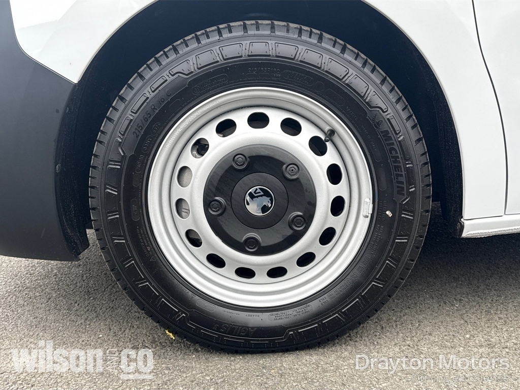 Vauxhall Vivaro XL Vivaro 2.2 Turbo D 150 Pro H1 Van White #37