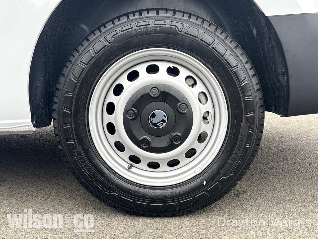 Vauxhall Vivaro XL Vivaro 2.2 Turbo D 150 Pro H1 Van White #38