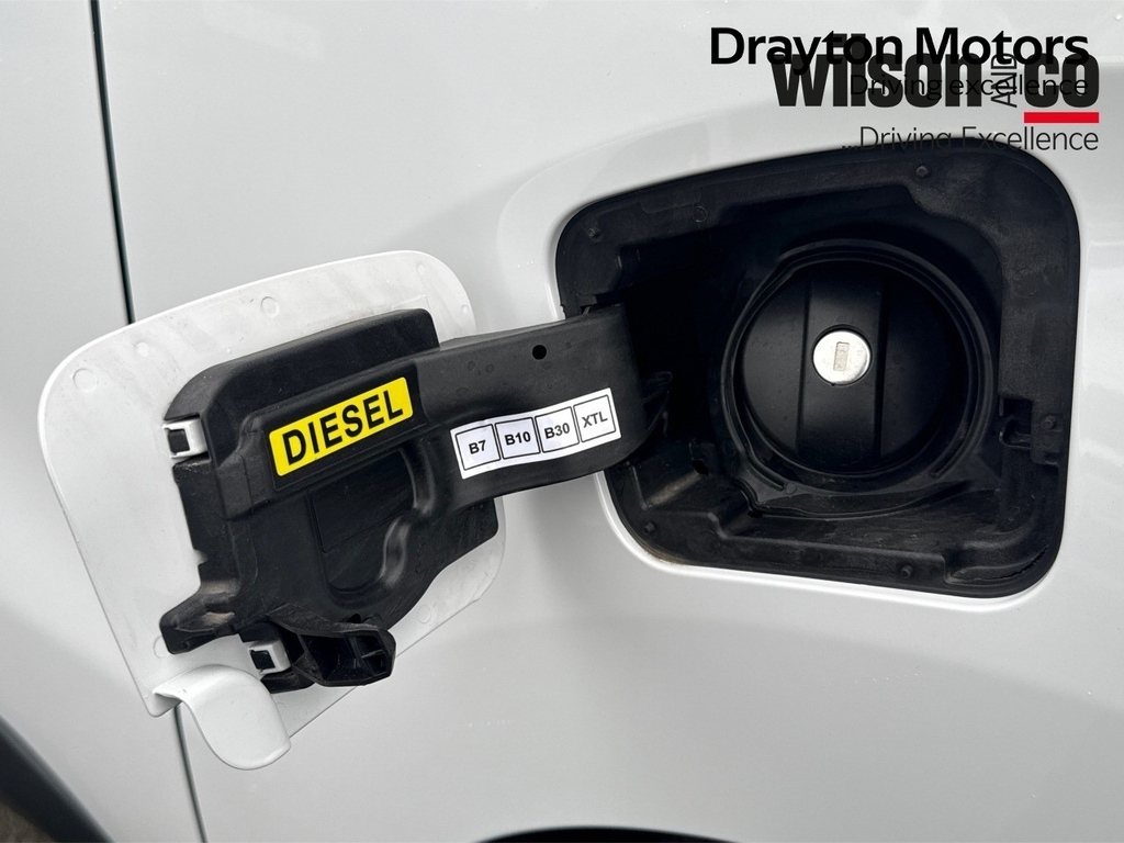 Vauxhall Vivaro XL Vivaro 2.2 Turbo D 150 Pro H1 Van White #43
