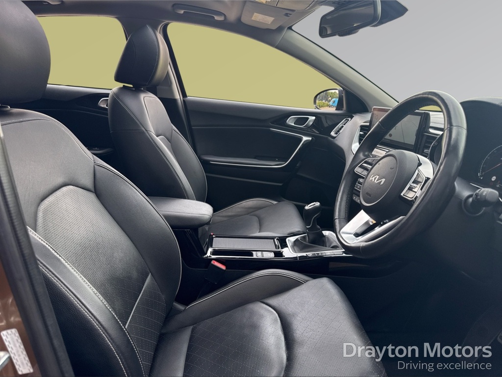 Kia Xceed 1.6 Gdi 8.9Kwh 3 Suv Plug-in Hybrid Dct Black #12