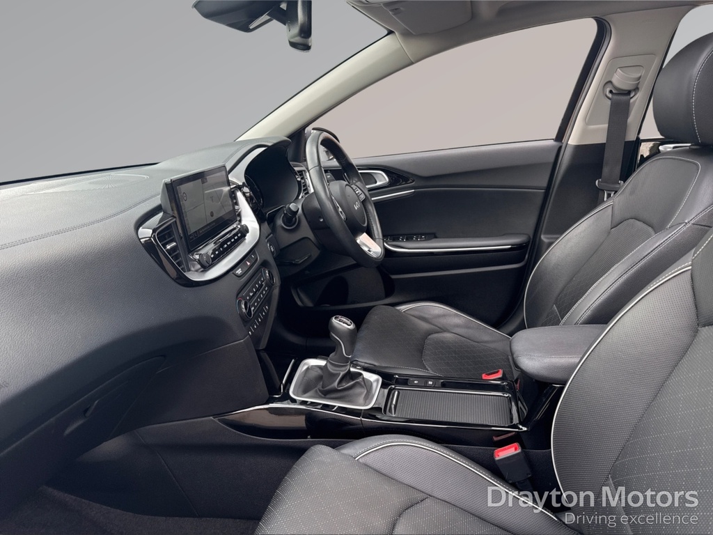 Kia Xceed 1.6 Gdi 8.9Kwh 3 Suv Plug-in Hybrid Dct Black #9