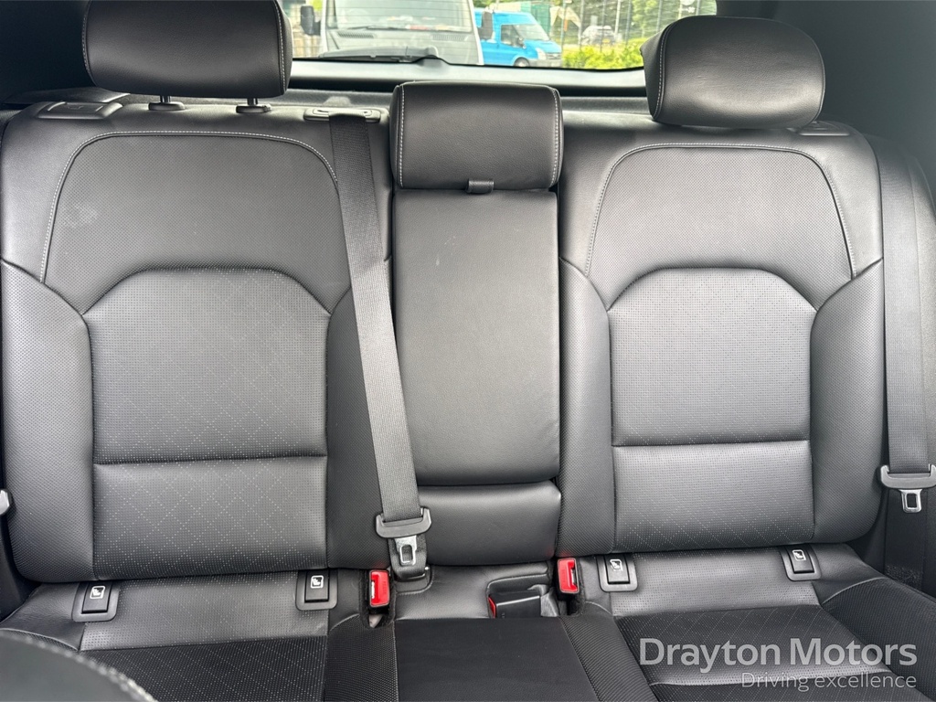 Kia Xceed 1.6 Gdi 8.9Kwh 3 Suv Plug-in Hybrid Dct Black #30
