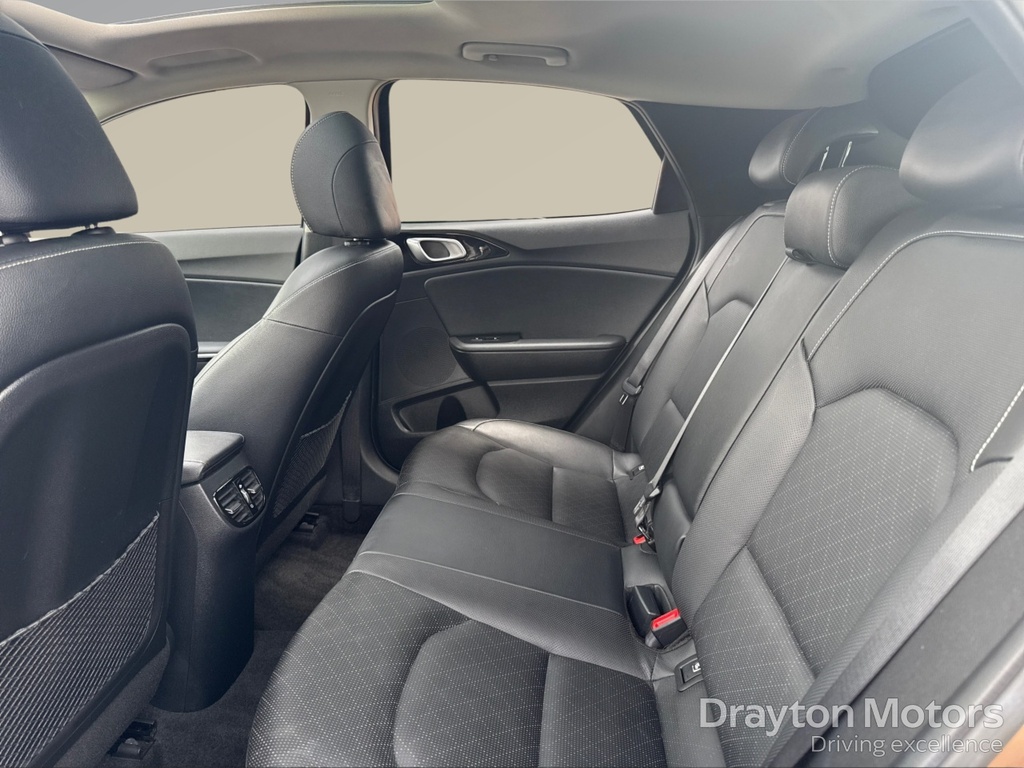 Kia Xceed 1.6 Gdi 8.9Kwh 3 Suv Plug-in Hybrid Dct Black #11