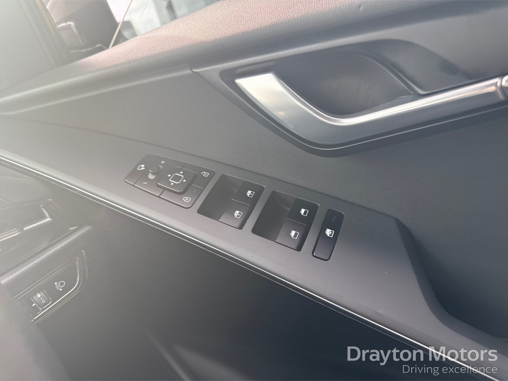 Kia Niro 1.6 Gdi 11.1Kwh 2 Suv Plug In Hybrid Dc Black #27
