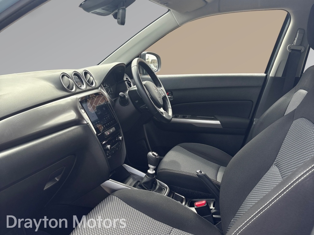 Suzuki Vitara 61Kwh Motion Suv 174 Ps Black #9