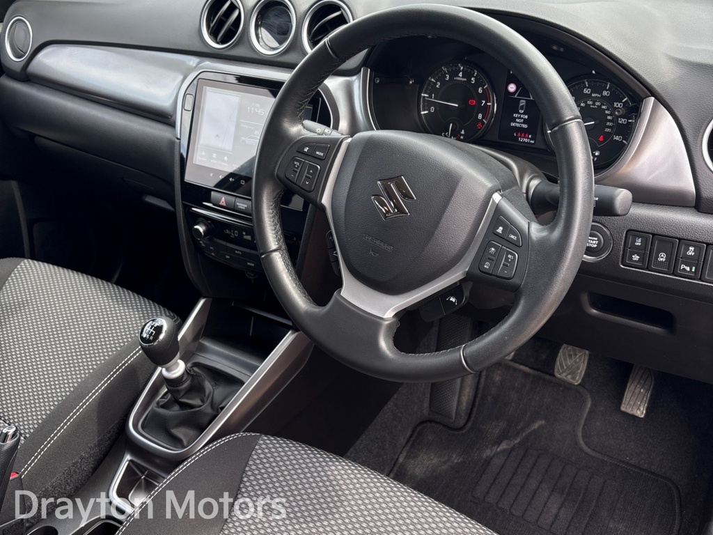 Suzuki Vitara 61Kwh Motion Suv 174 Ps Black #10